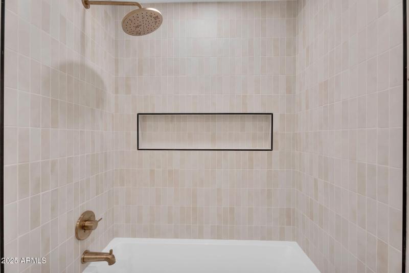 40-web-or-mls-7655 E Windrose Dr - 35