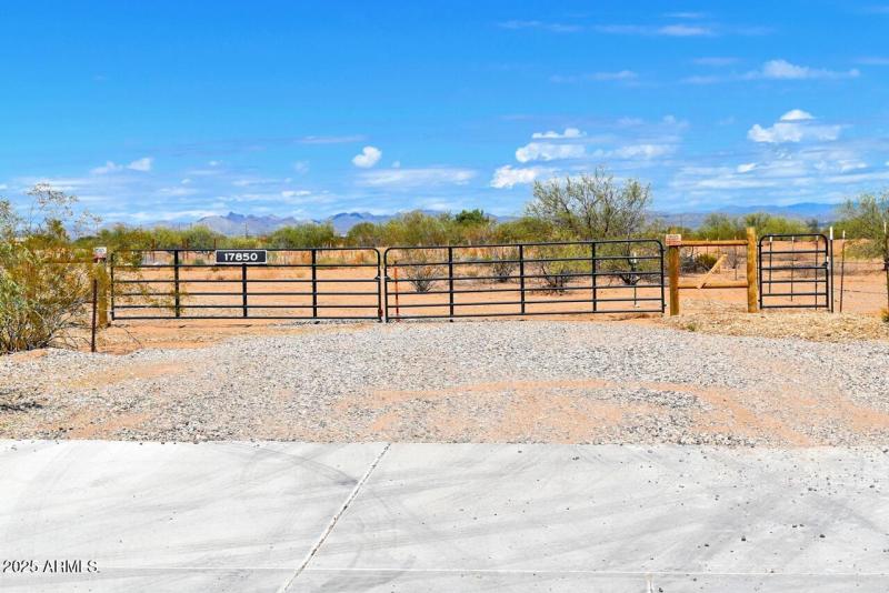 178th Gate approach wide