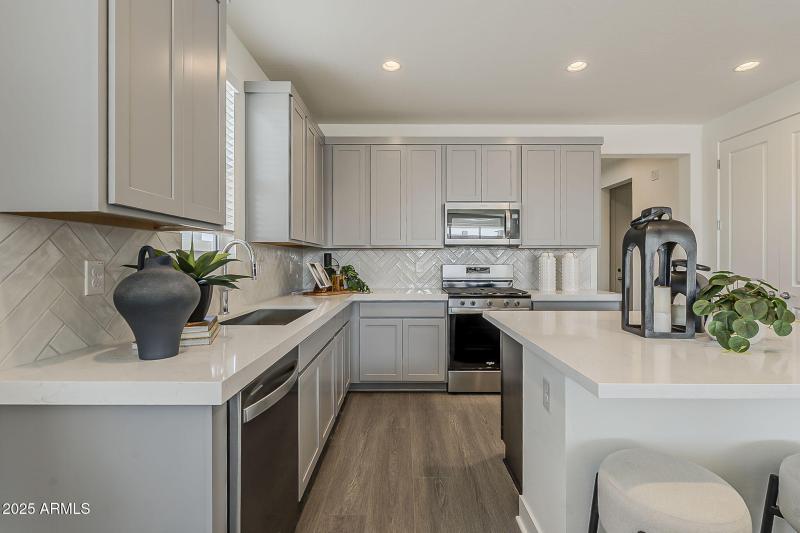 Kitchen w Ample Storage