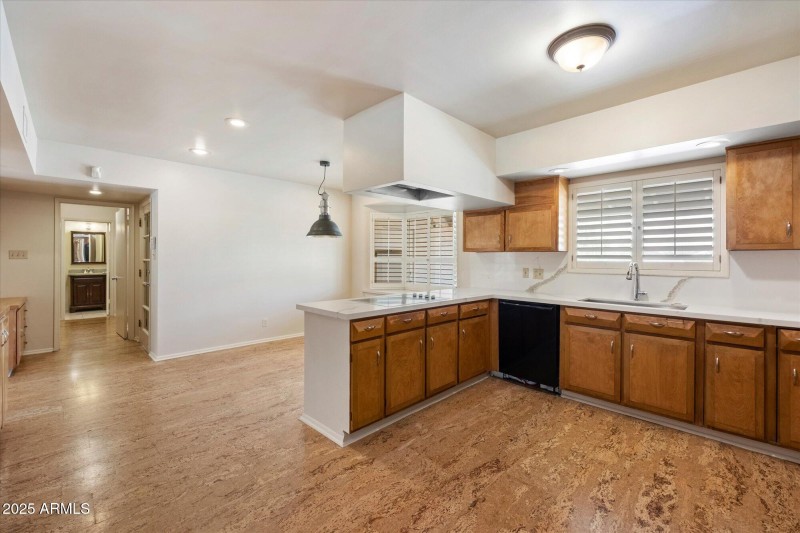 Breakfast/Kitchen/3rd Bathroom