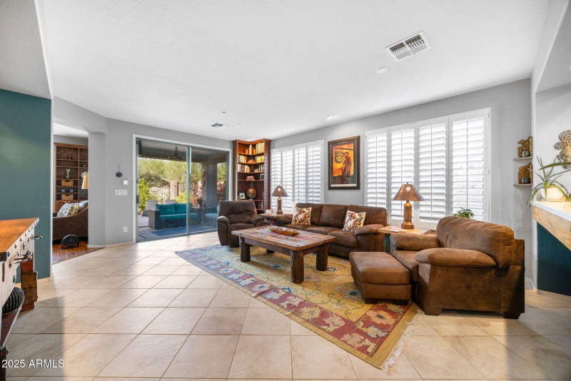 7-web-or-mls-1704-w-dion-dr