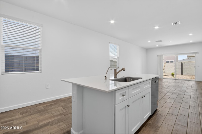 010_028_a4m_opnshw (1)