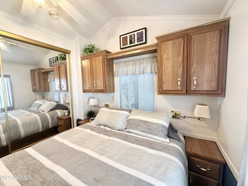 COMFY QUEEN SIZE BED