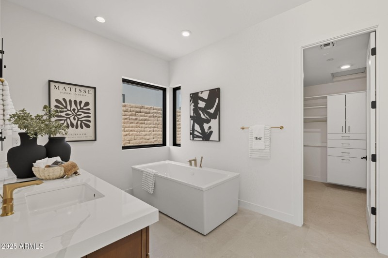 Primary Bathroom W Separate Soak Tub