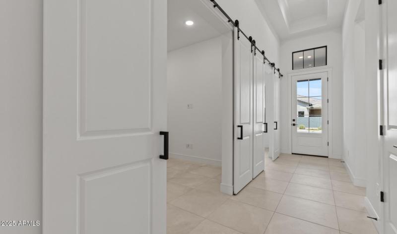 Edgewood Lot #102 Entryway (Large)