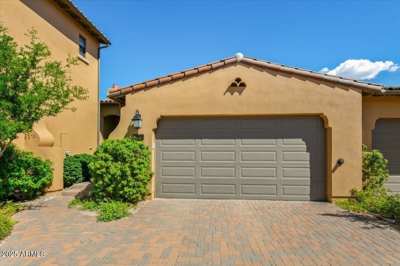 03-Driveway Views