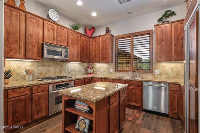 16-Kitchen Island
