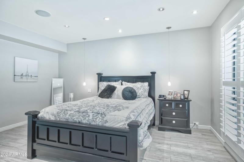 5201 N 24TH St #102 - 093957