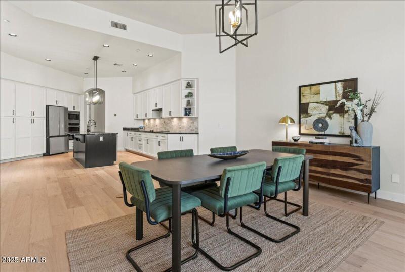 11490 Dining:Kitchen