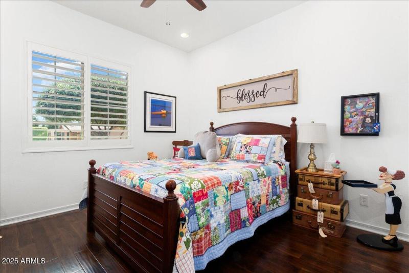 21-27052 W Oraibi Dr