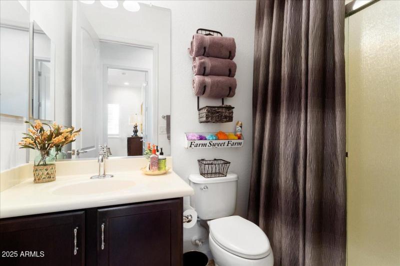 22-27052 W Oraibi Dr