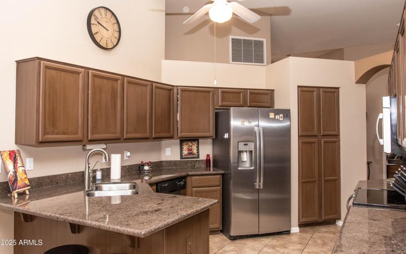 KITCHEN w/STAINLESS STEEL APPLIANCES