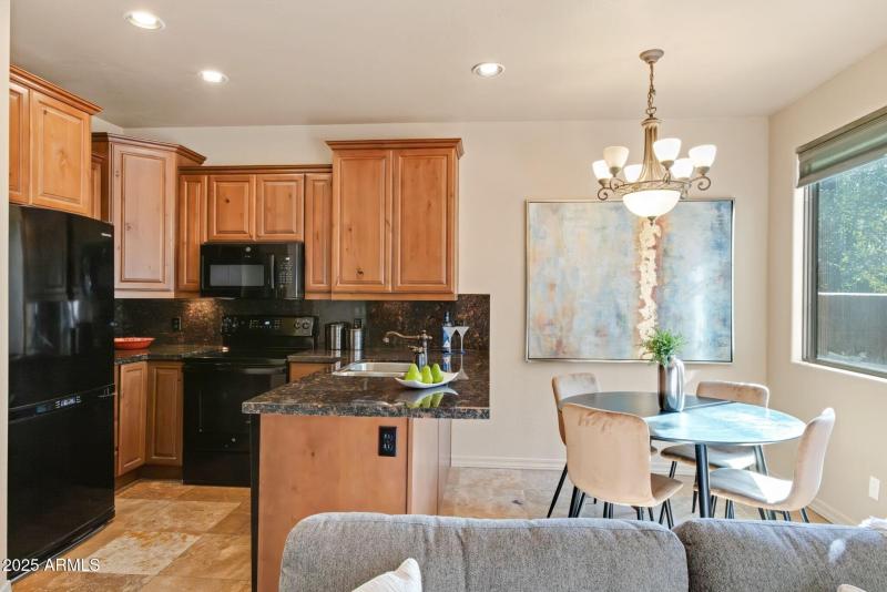 010_Black Appliances