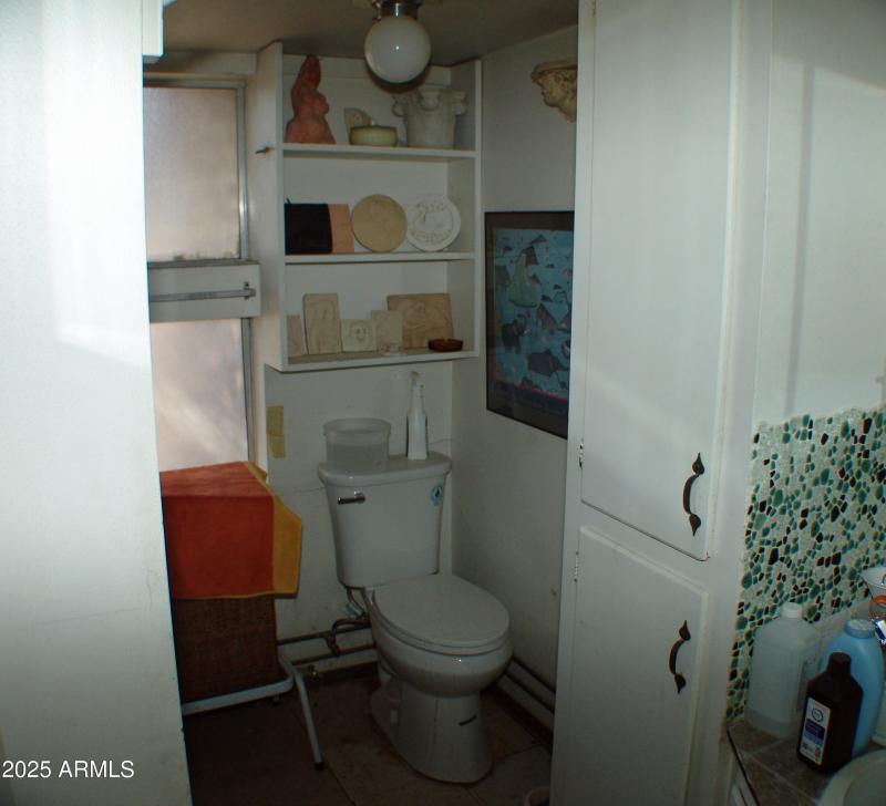 HALL BATH 2 DSC07506
