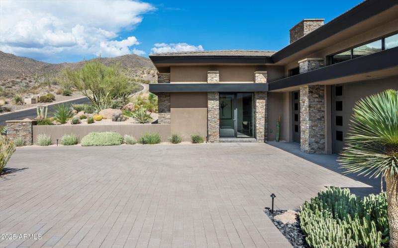 Auto Court/ Casita Entry