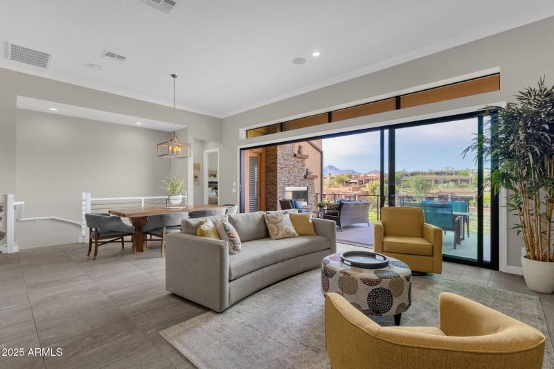 018_Open Floor Plan II