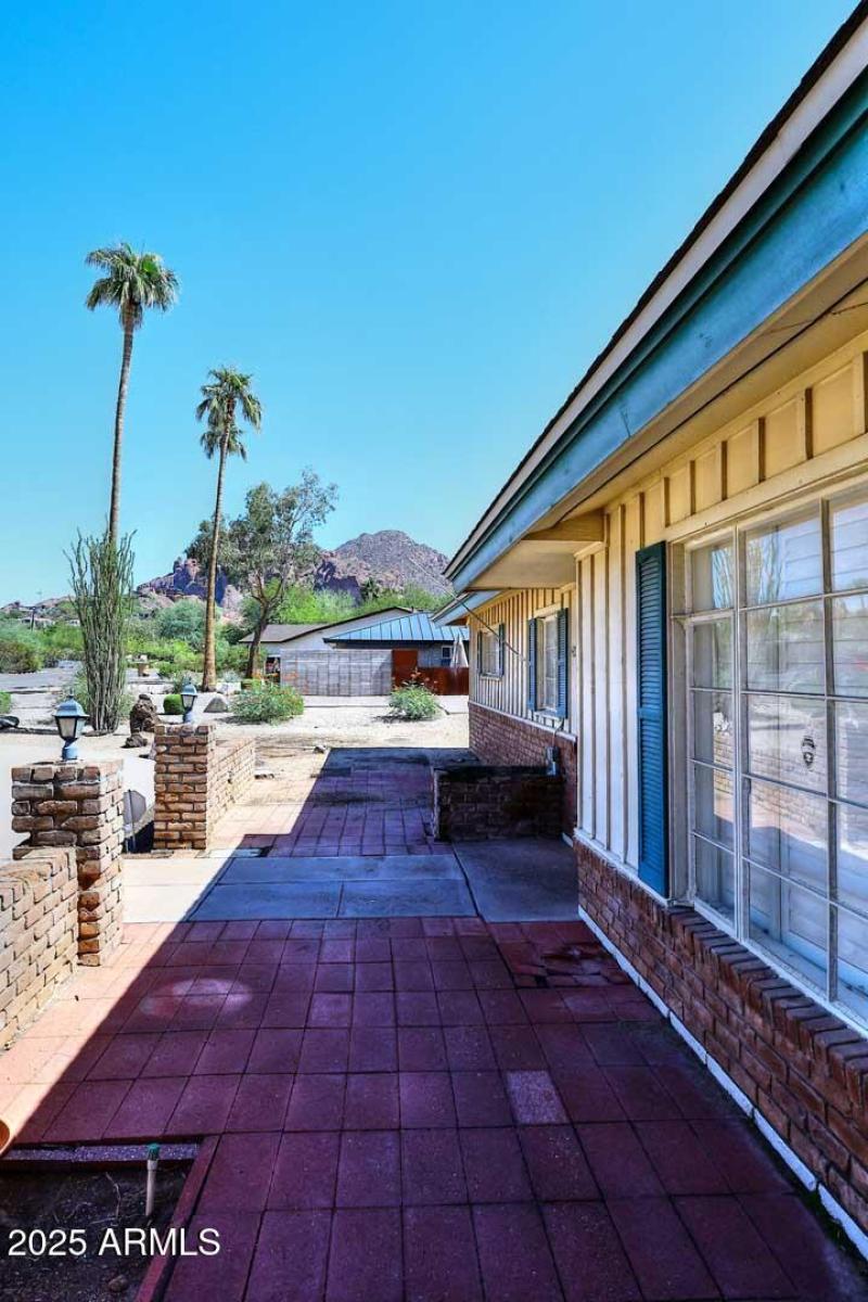 Front Patio-Camelback Mountain View