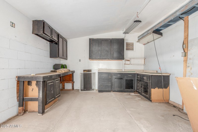 Workshop in detached garage