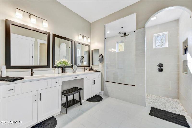 27-Primary Bath Detail