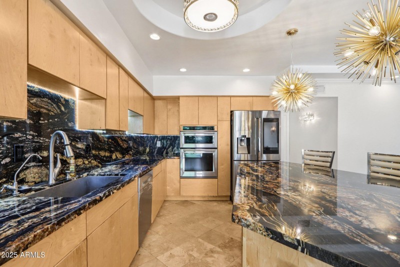 8-web-or-mls-25-web-or-mls-N 82nd St-L11