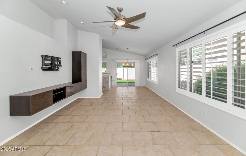 18624 N 39th St-large-006-003-TOD8840-15