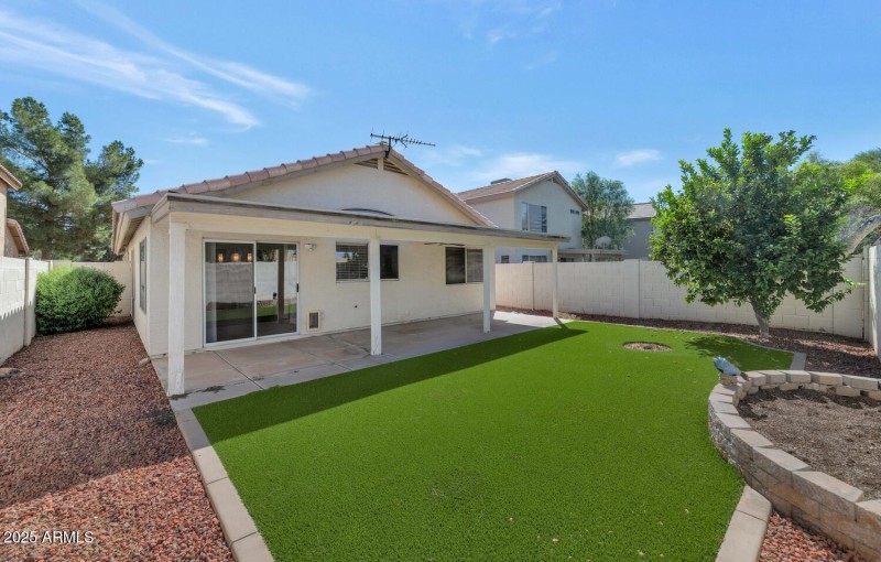 18624 N 39th St-large-022-018-TOD8852-15