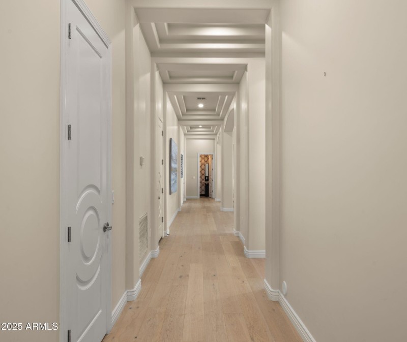 31-web-or-mls-Hallway