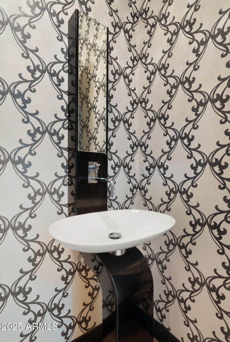 35-web-or-mls-Powder Room