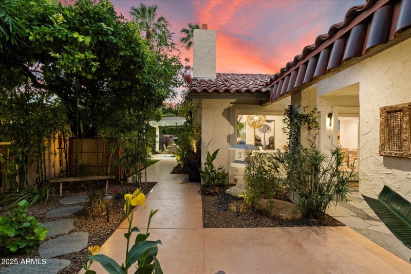 Front Courtyard Extends to Backyard