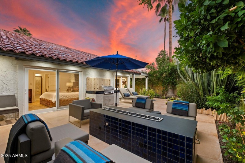 Multiple Spaces to Lounge