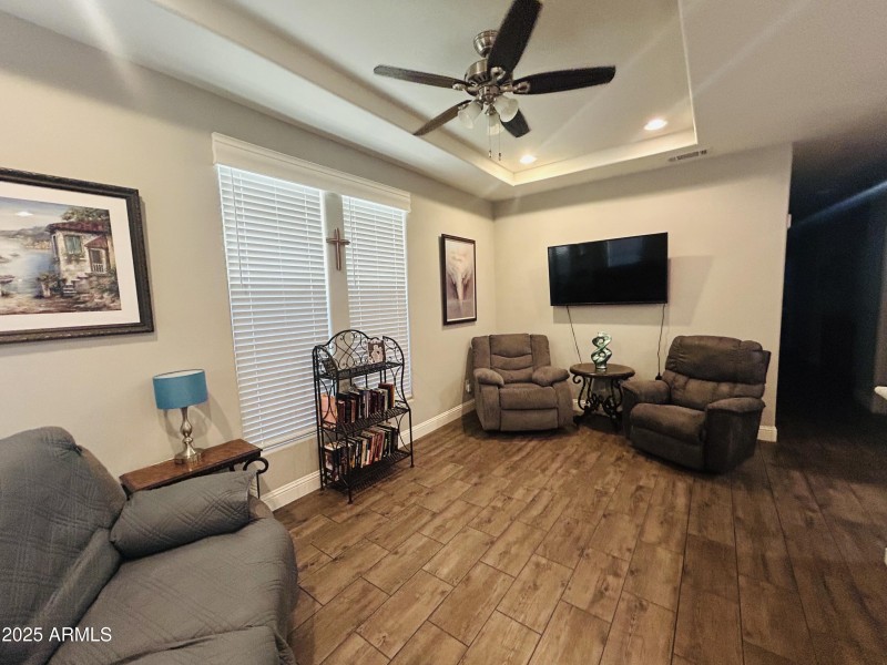 6) 62958-68cdfdb8d2744