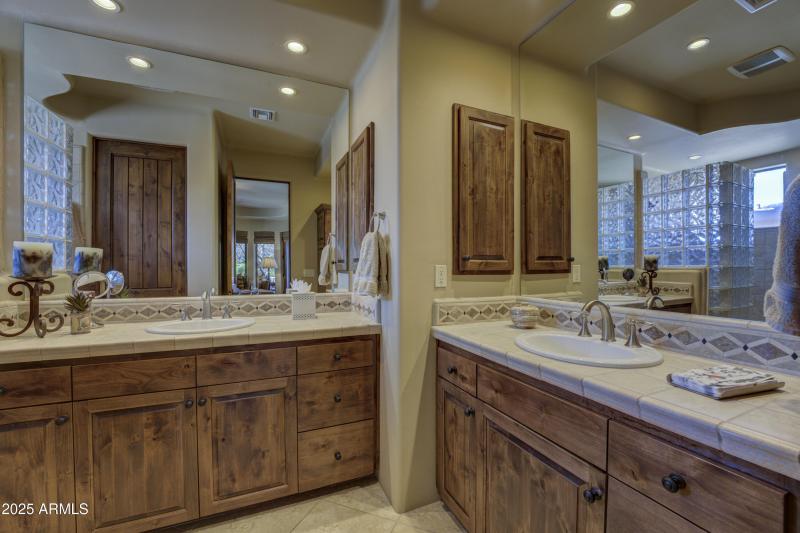 Guest Suite Bathroom