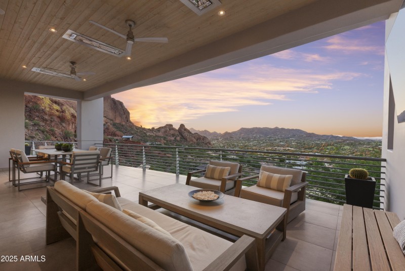 Main patio sitting area (2)