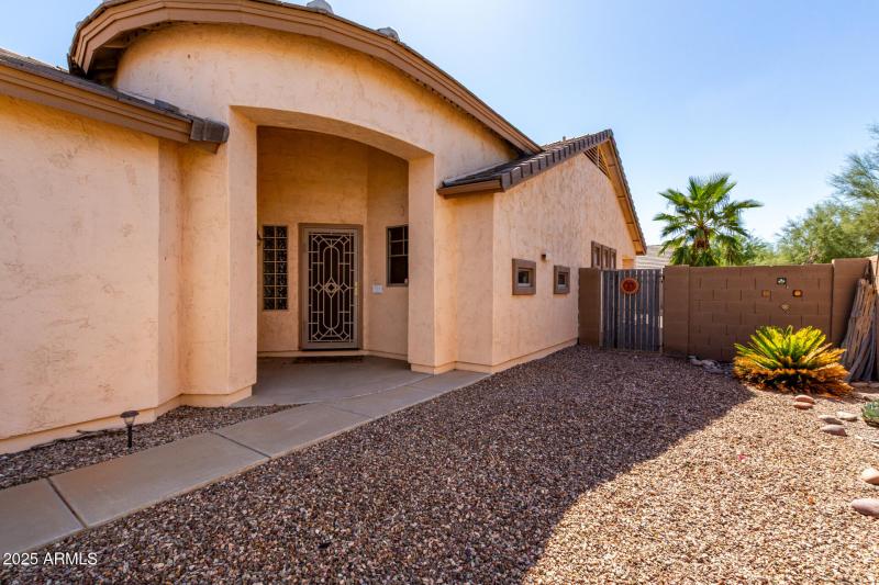 1413 E Holiday Drive