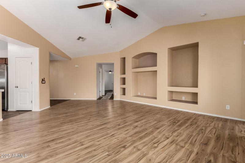 1413 E Holiday Drive