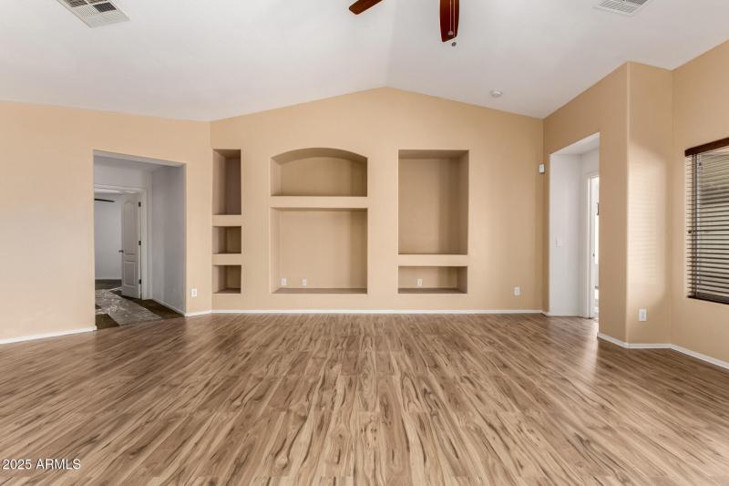 1413 E Holiday Drive