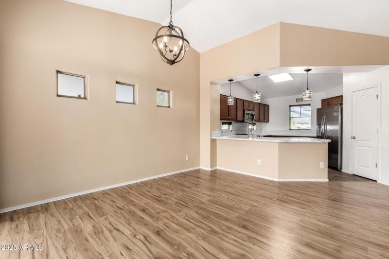 1413 E Holiday Drive