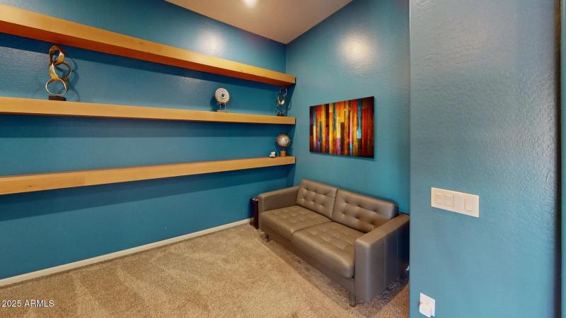 uCLjN9WUtfA-Living_Room