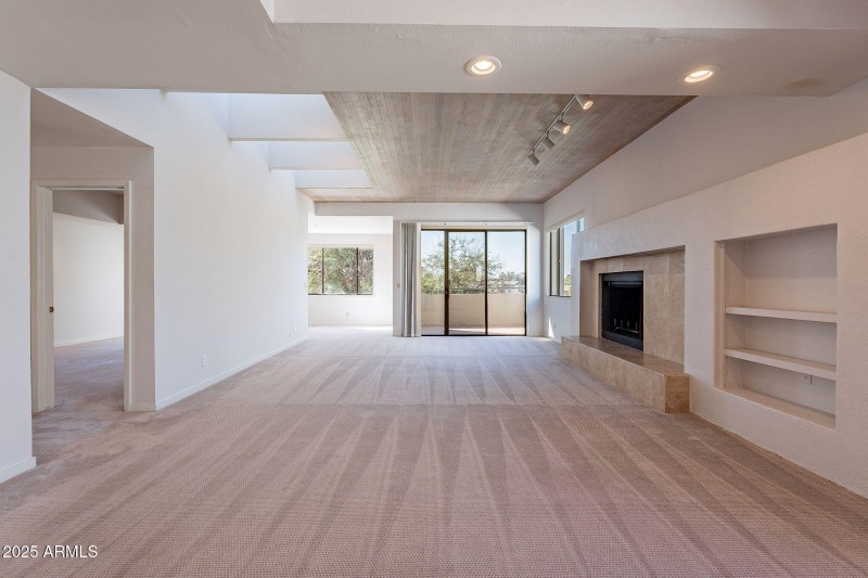 I SEE A GOLF COURSE OUT THERE