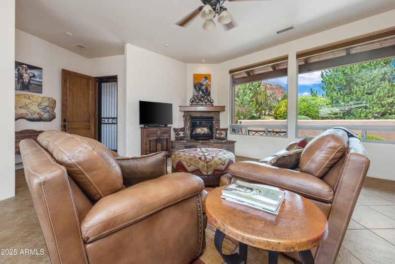 004_Living Room