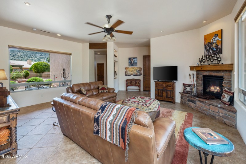 005_Living Room