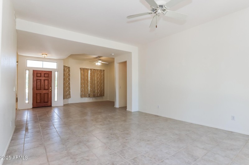 8-photo-Family-Room-2388d261-a58e-49ea-8