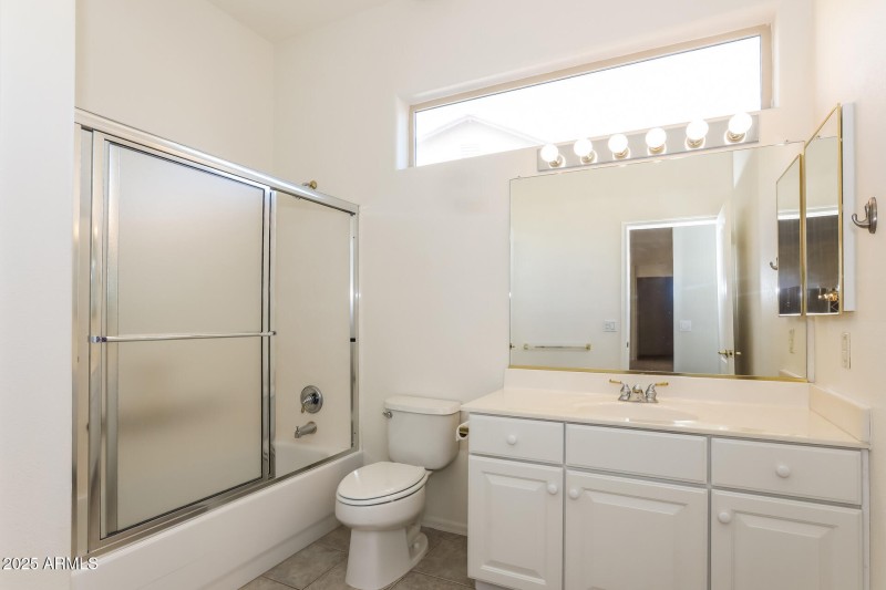 13-photo-Bathroom-9f501d6d-6e37-4c61-993