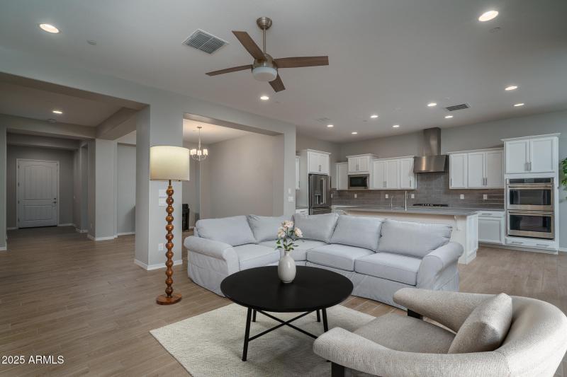 11a) GREAT ROOM VIRTUALLY STAGED