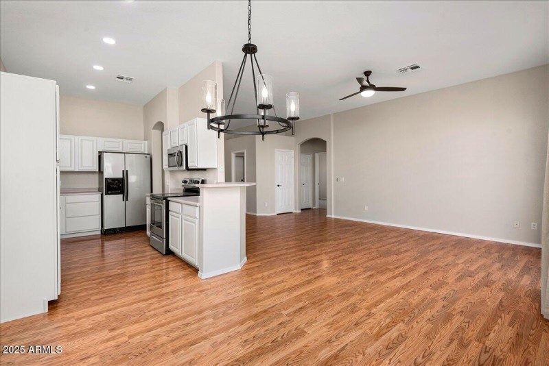 10-24225 North 39th Avenue 10