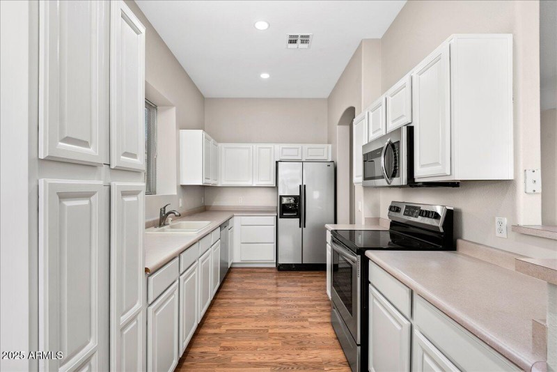 11-24225 North 39th Avenue 11