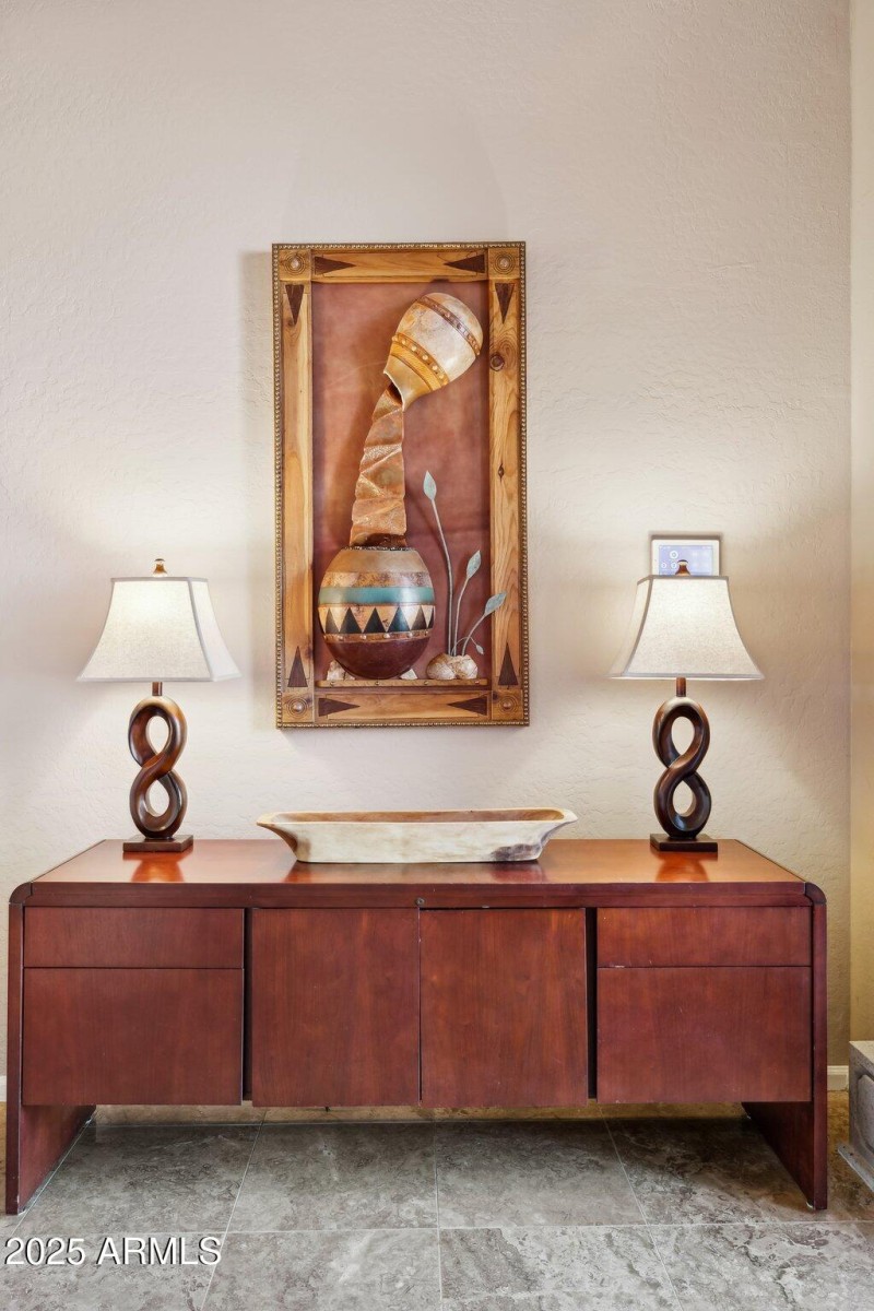 7-web-or-mls-5819-w-abraham-ln