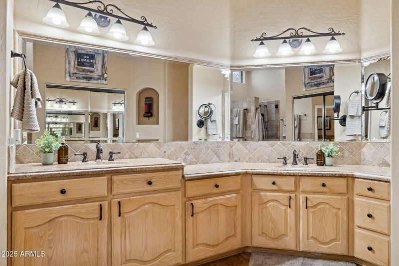 33-web-or-mls-5819-w-abraham-ln