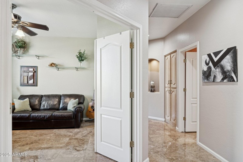 37-web-or-mls-5819-w-abraham-ln