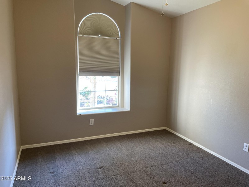 20250930_234212949_iOS_7